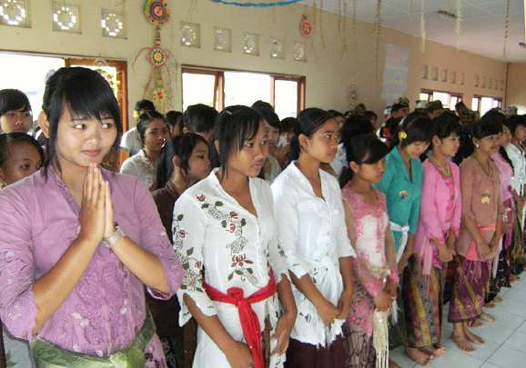 058 STUDENTS TABANAN SCHOOL.jpg - Students at a vocation school in Bali who were about to learn the Transcendental Mediation Programme.